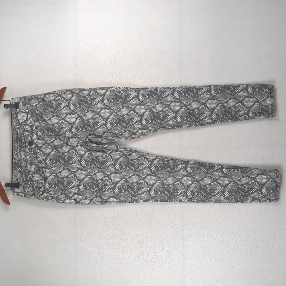 Seven7 Gray Faux Snakeskin Print Skinny‎ Stretch Jeans 6